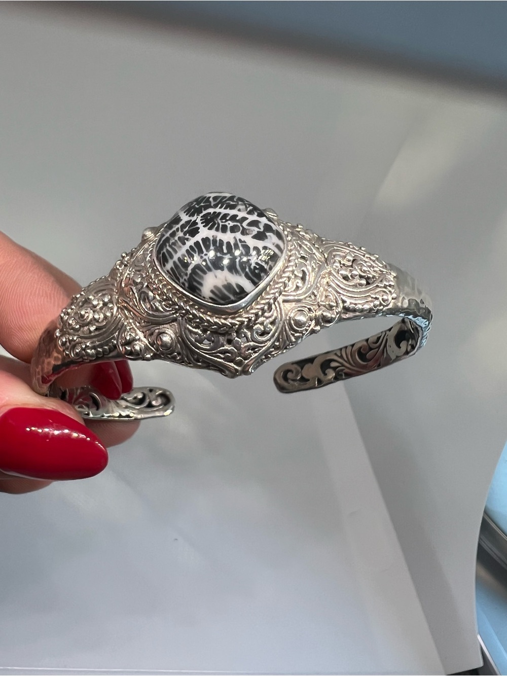 SARDA Ornate Sterling Silver Statement Cuff Bracelet with Black & White Stone - Picture 10 of 15